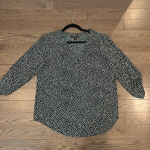 41 HAWTHORN: Green and white dotted business top